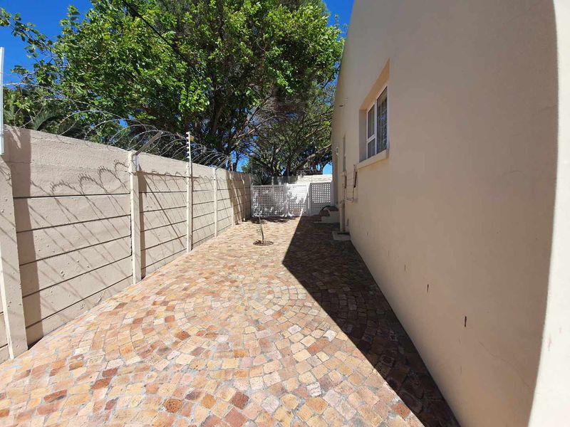 Beautiful Garden Flat to rent in Table View - Photo 9