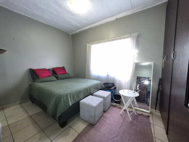 Bachelor Apartment FOR SALE  in KEMPTON PARK EXT 1 - Photo 7