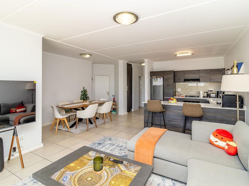 Pristine Two Bedroom Apartment! - Photo 10
