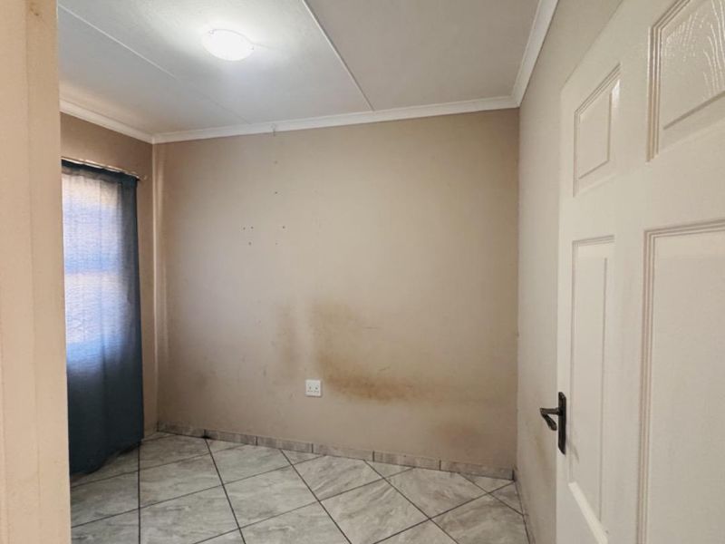 Property For Sale in Queenstown - Photo 9