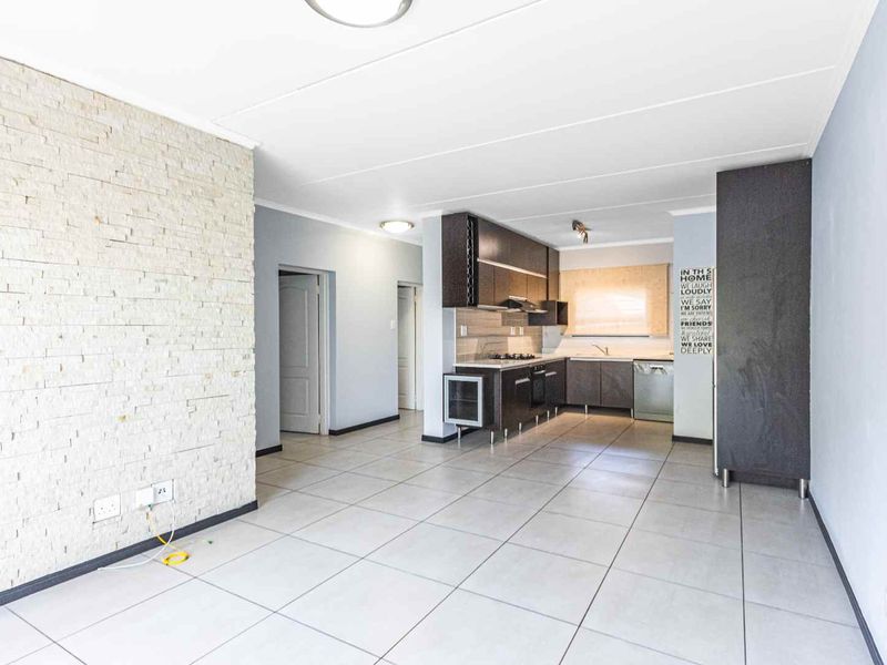 Modern 3 Bedroom Executive Garden Apartment - Photo 6