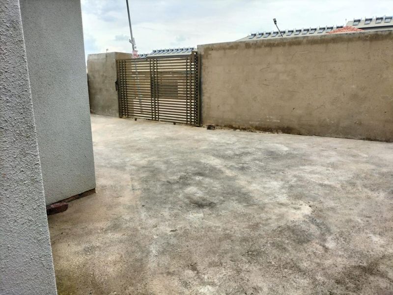 Clayville Ext 79- R 1 209 000 Lovely Family Home - Photo 2