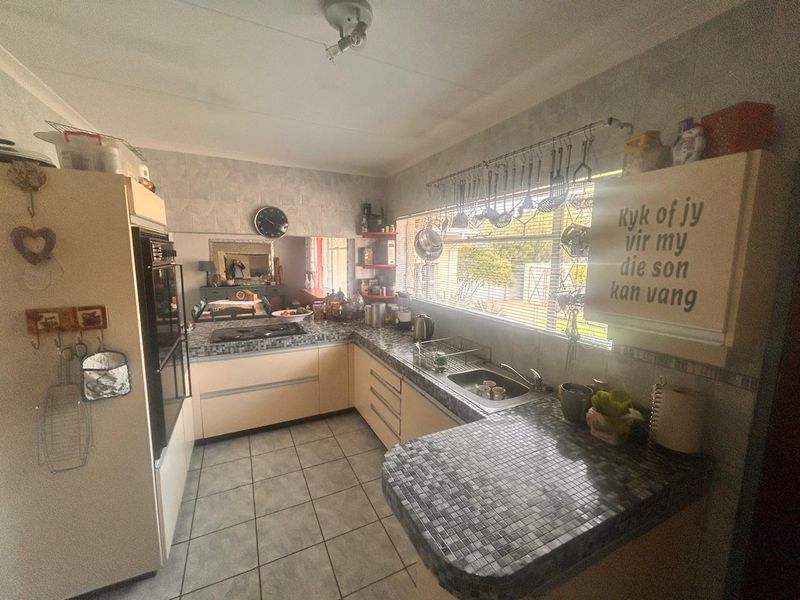 Four Bedroom House For Sale in Brackenhurst - Photo 9
