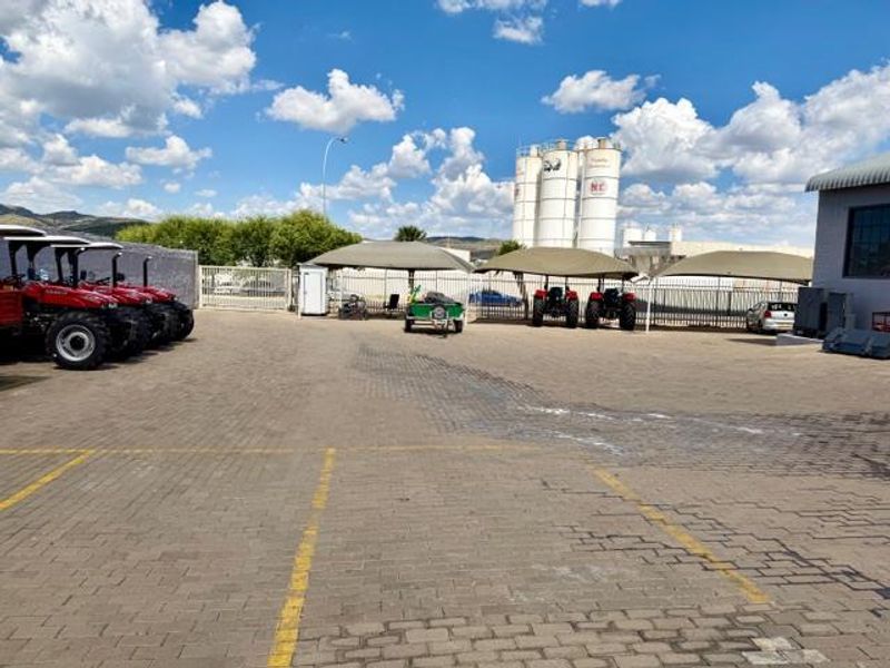 Well maintained prime commercial property for rent. - Photo 2