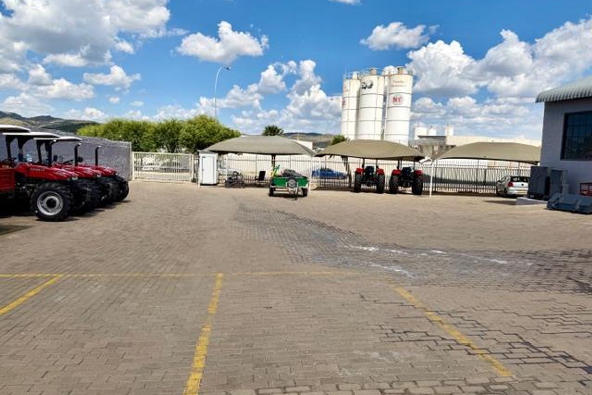 Well maintained prime commercial property for rent. - Photo 2