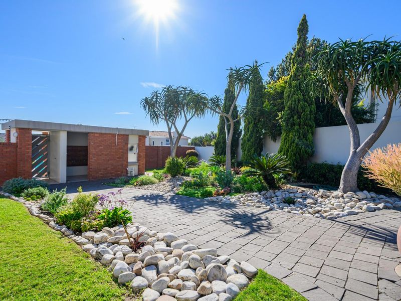 Corner unit, wrap around bacony with sea views! - Photo 4