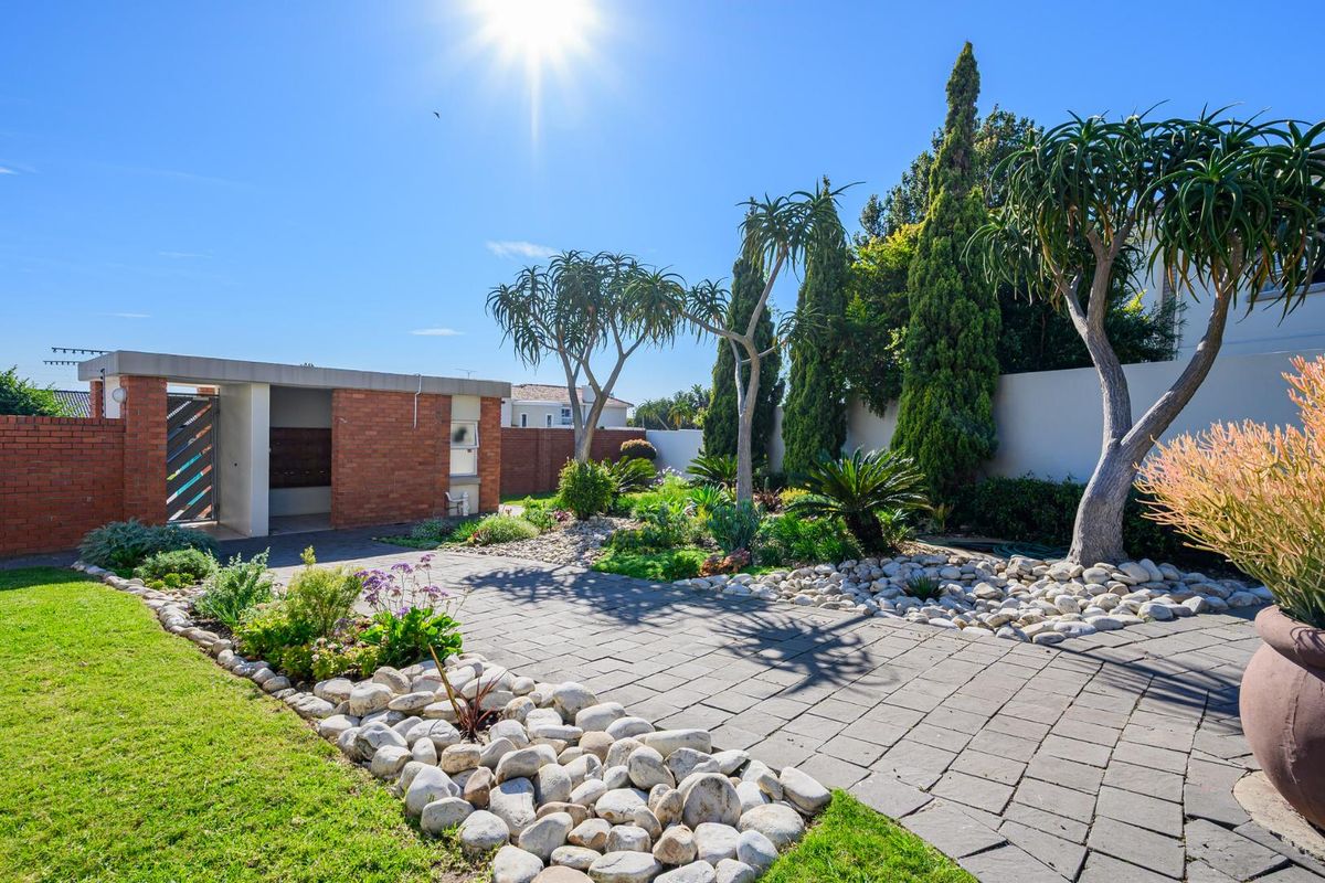 Corner unit, wrap around bacony with sea views! - Photo 4