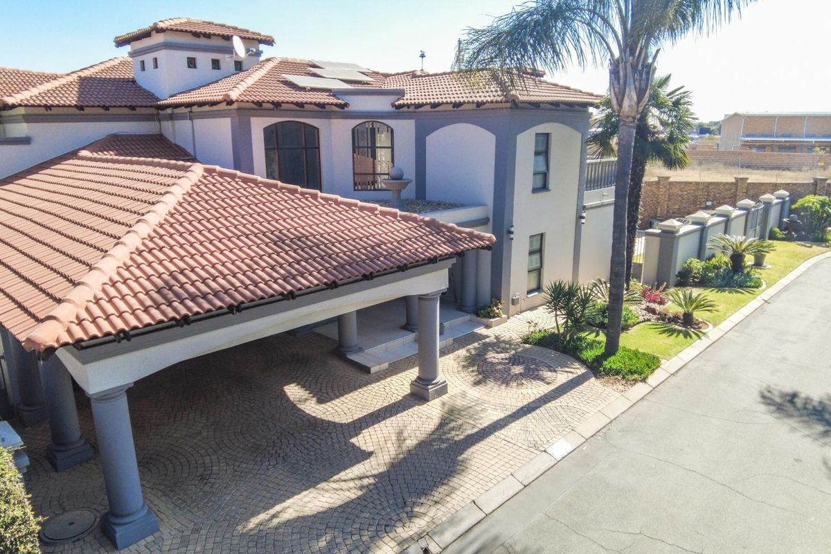 Exquisite Family Home in Monte Cristo - Photo 2