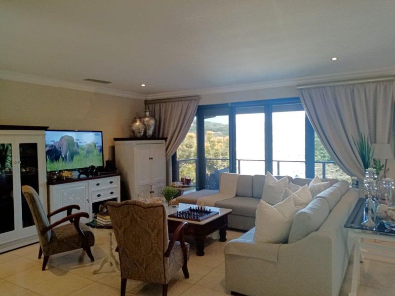 5 Bedroom Family Home in Simbithi. - Photo 6