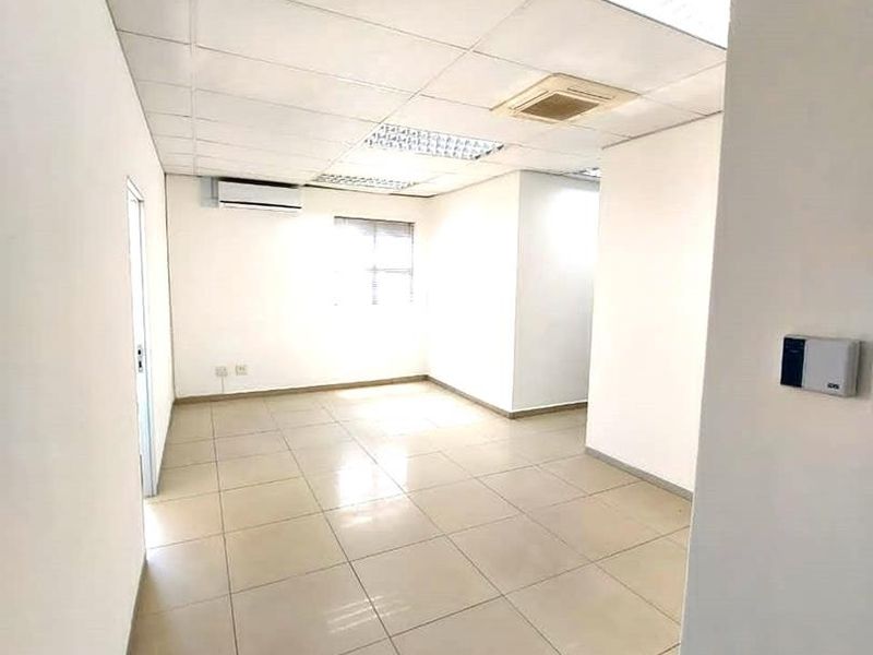 Modern Office with an amazing view for sale in Windhoek City Centre - Photo 2