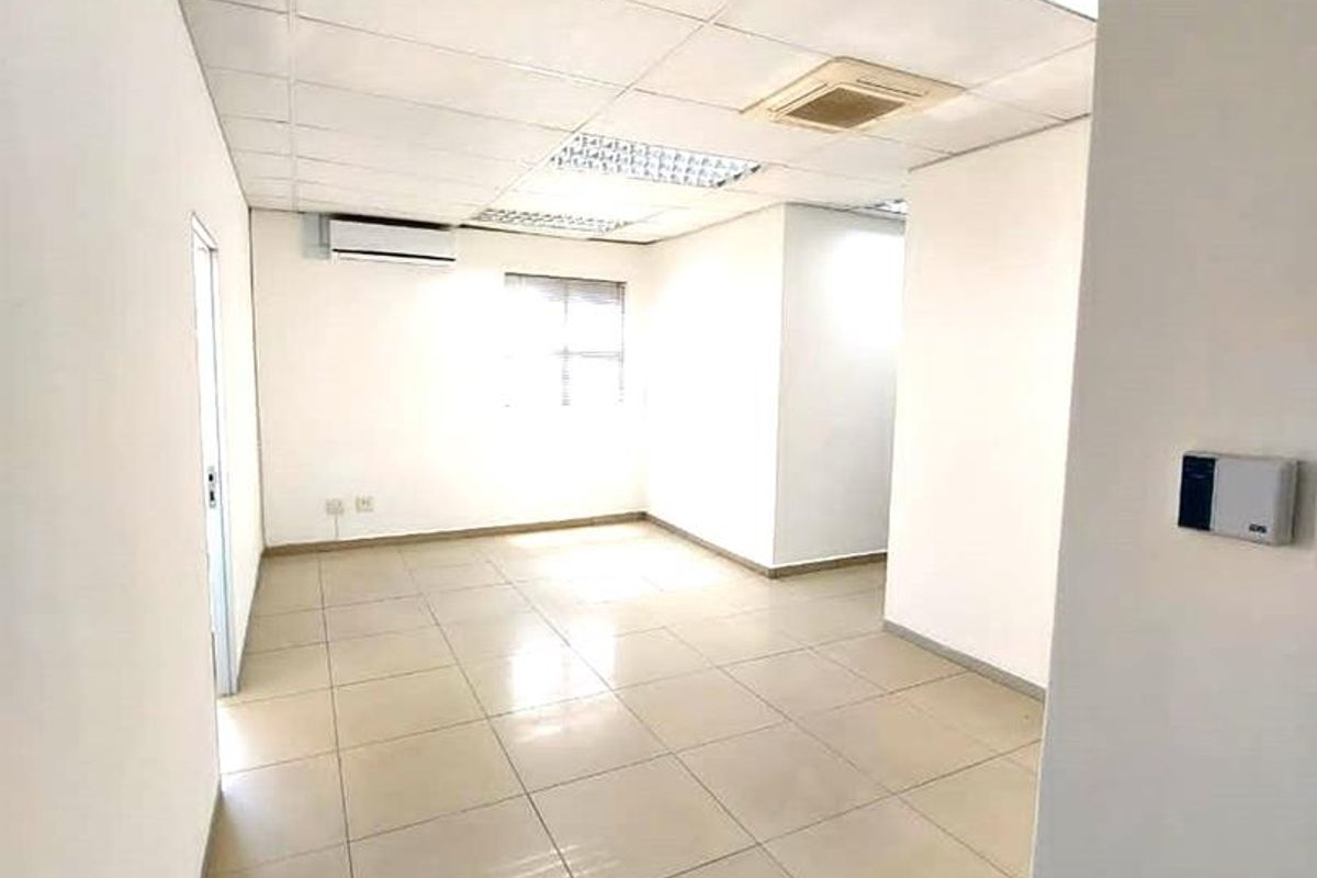 Modern Office with an amazing view for sale in Windhoek City Centre - Photo 2