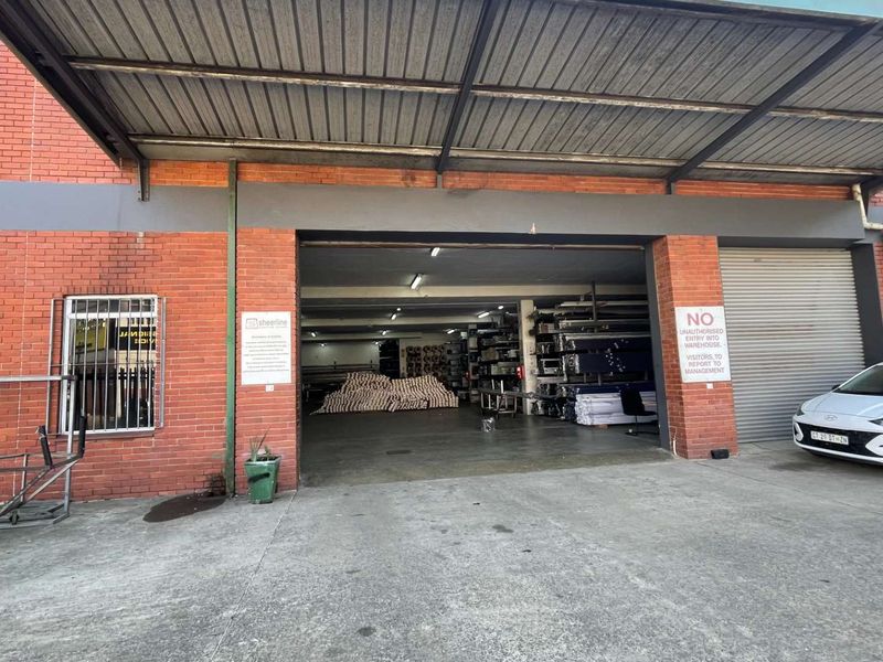 Prime 1,083m2 Ground Floor Warehouse | Stanhope Place | Springfield Park - Photo 2