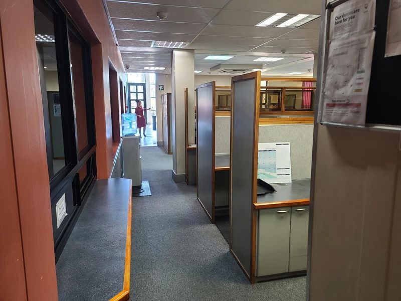 WELL LOCATED OFFICE/WAREHOUSE TO RENT - Photo 9