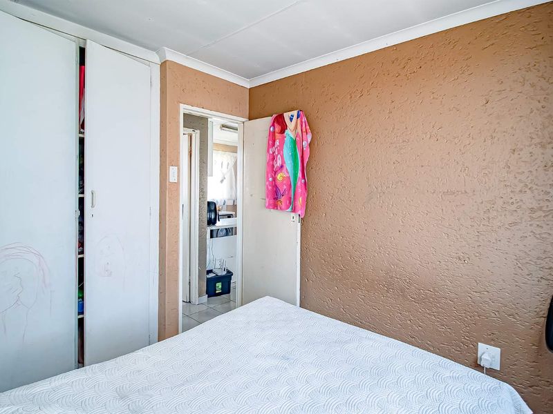 Top Floor Unit For Rental - Photo 3