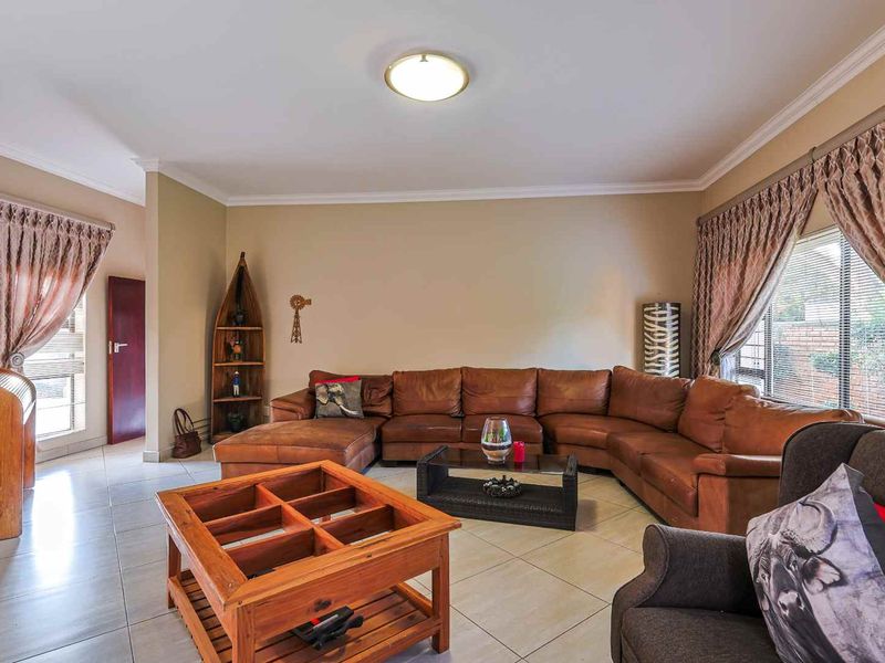 Modern Single-Storey Family Living with Indoor Braai & Flatlet in The Wilds Estate - Photo 9