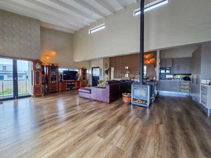Upmarket family home for sale in Stilbaai Duine Estate. - Photo 9