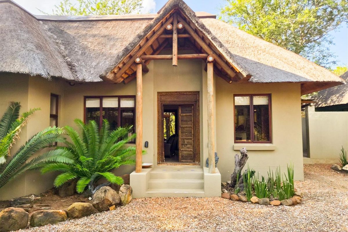 Bushveld home on a Dry Riverbed in Raptors View Wildlife Estate - Photo 5