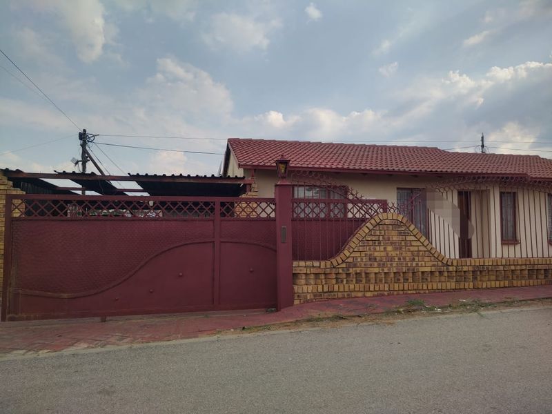 3 bedrooms house for sale in Soshanguve BB - Photo 5