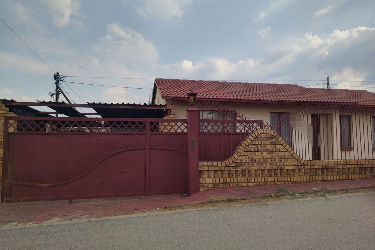 3 bedrooms house for sale in Soshanguve BB - Photo 5