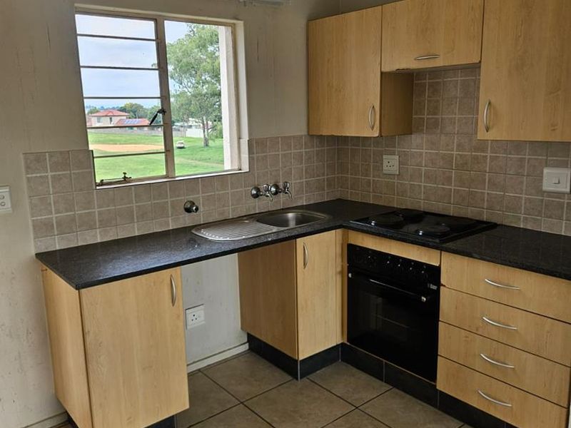 Spacious 2-Bedroom Apartment with Modern Amenities at Park Square - Photo 4