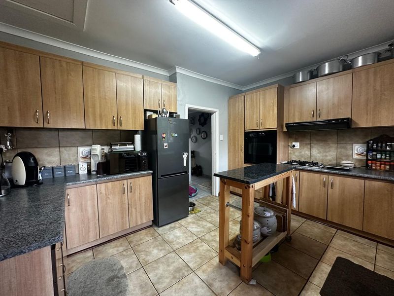 Dream Family Living in Bayswater - Photo 4