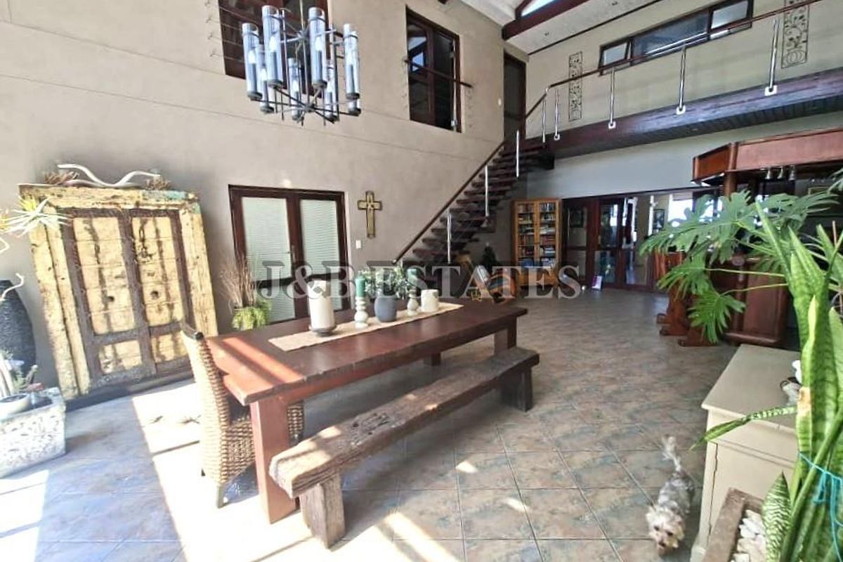 "Own a Slice of Heaven: Lagoon Views & Investment Potential!" - Photo 3