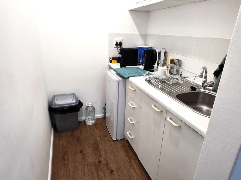 Ground Floor Office in Excellent Condition - Photo 9