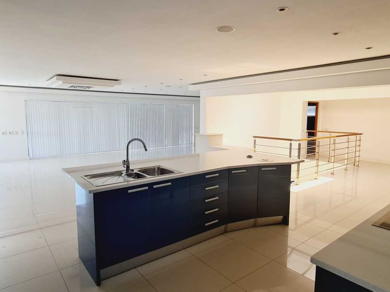 Elevated Luxury Living in Baronetcy Estate — A Spectacular 5-Bedroom Residence with Uninterrupted Table Mountain Views - Photo 6