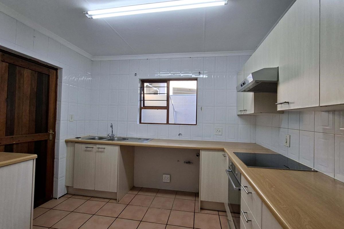 3 Bedroom, 2 bathroom Cluster with Private Pool in Secure Beverley Estate - Photo 2