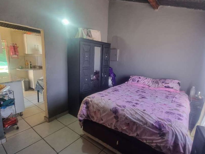 OLD HOUSE IN KATUTURA CENTRAL - Photo 8