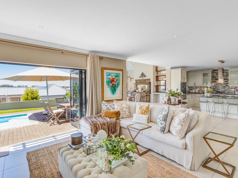 Estate Living with Outeniqua Mountain Views - Photo 5