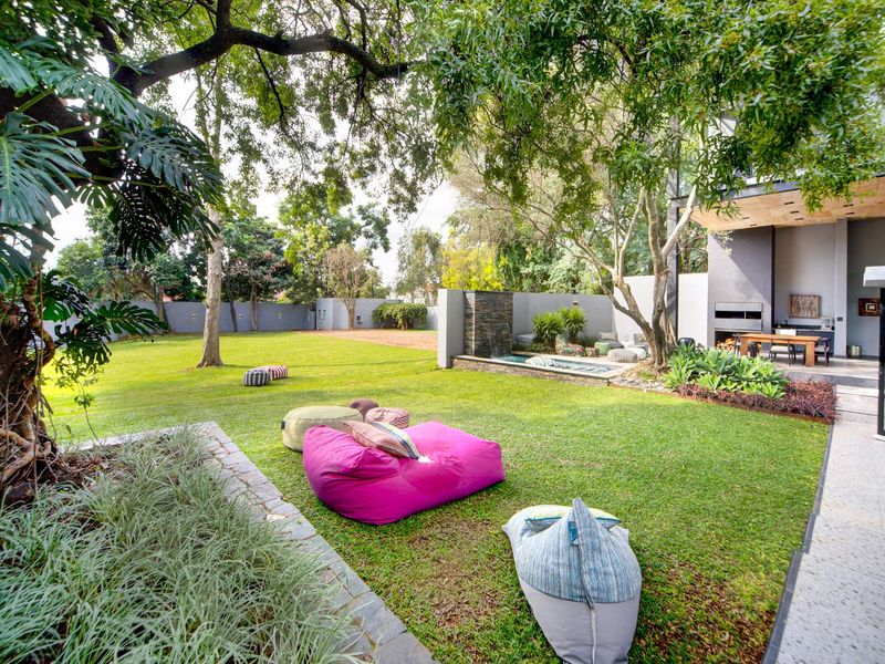 Modern Home In The Prestigious Waterkloof - Photo 7