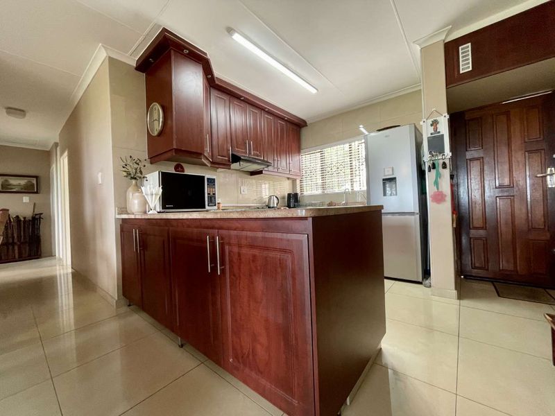 Immaculate 3 Bedroom Apartment in Ballito Cental - Photo 4