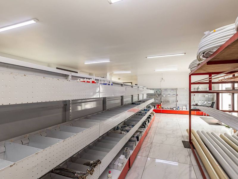 Large Property in Rylands - R3,575m - Photo 5