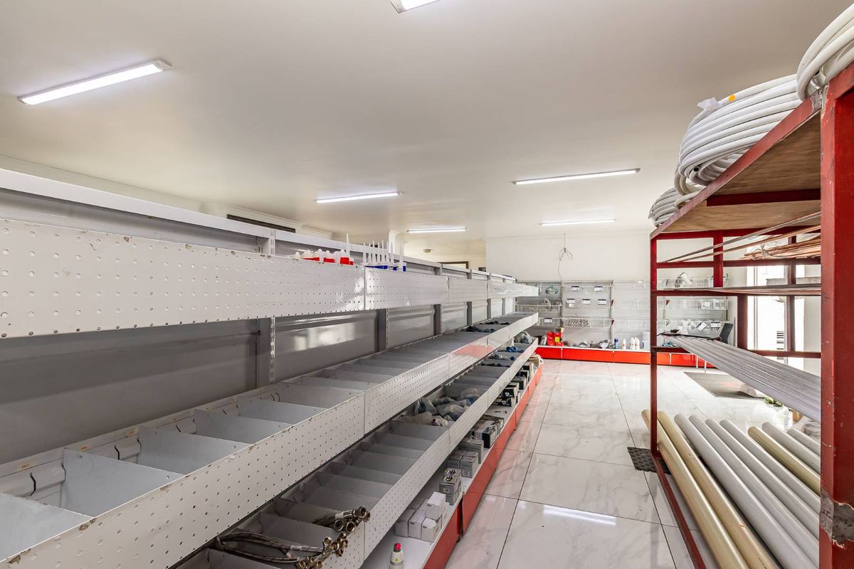 Large Property in Rylands - R3,575m - Photo 5