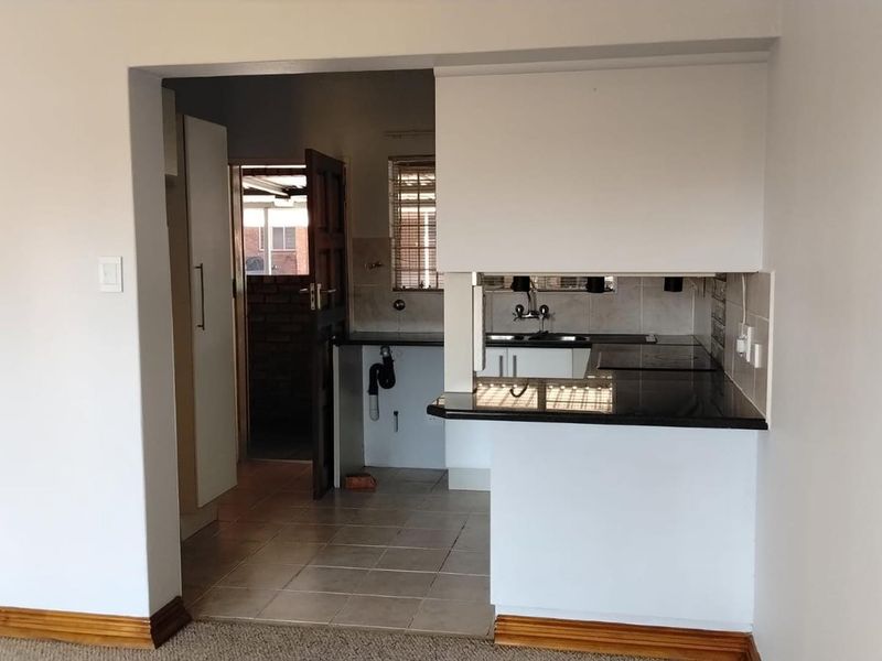 Charming 2-Bedroom Ground Floor Apartment for Sale in Wentworth Park - Photo 8