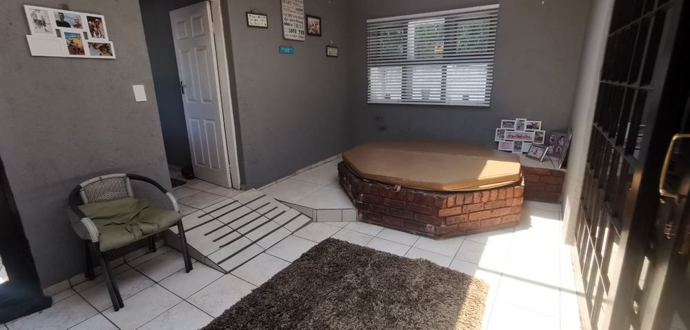 Jacuzzi room 
