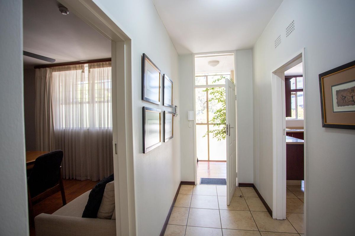 Renovated Luxurious, Airbnb-Friendly Goldmine in Sandton Central - Photo 5