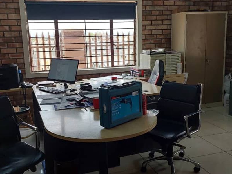 Spacious Industrial Warehouse in the Heart of Lafrenz - Photo 2