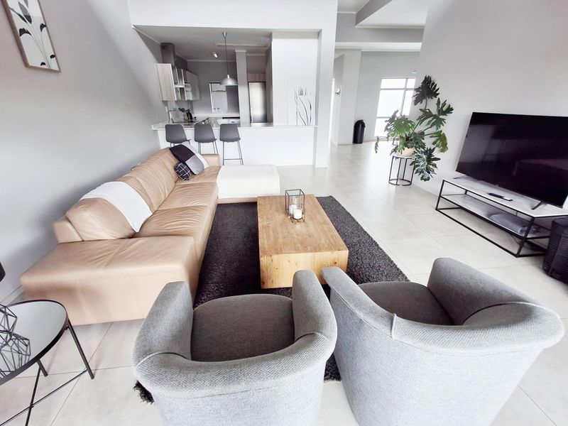 3 BED 2.5 BATH FULLY FURNISHED TOWNHOUSE OAKLANDS - Photo 2