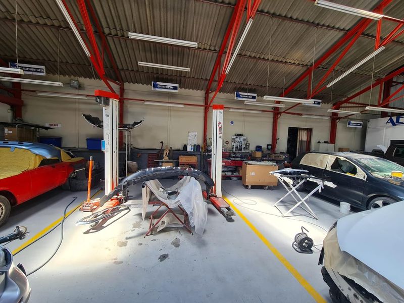 Unlock Opportunity: Versatile Warehouse in New Centre - Photo 7