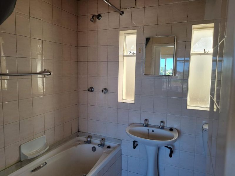 Corner Apartment  For Sale in Amalinda North. - Photo 5