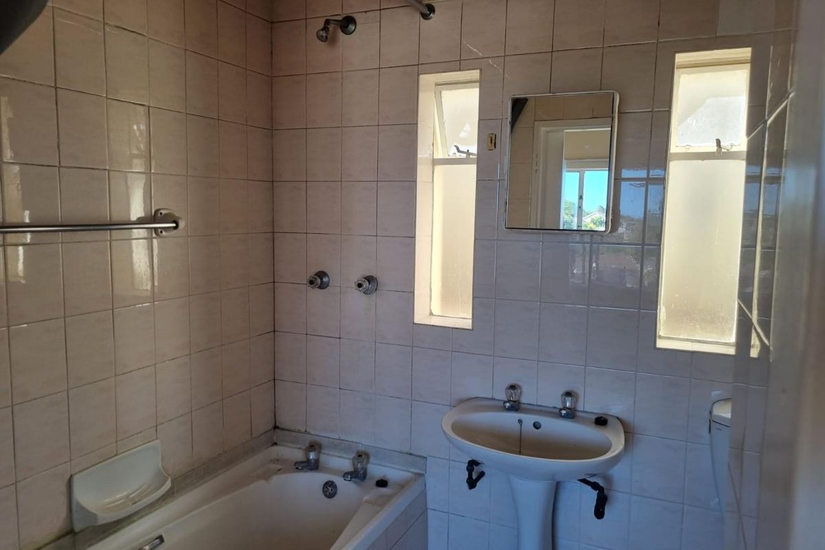 Corner Apartment  For Sale in Amalinda North. - Photo 5