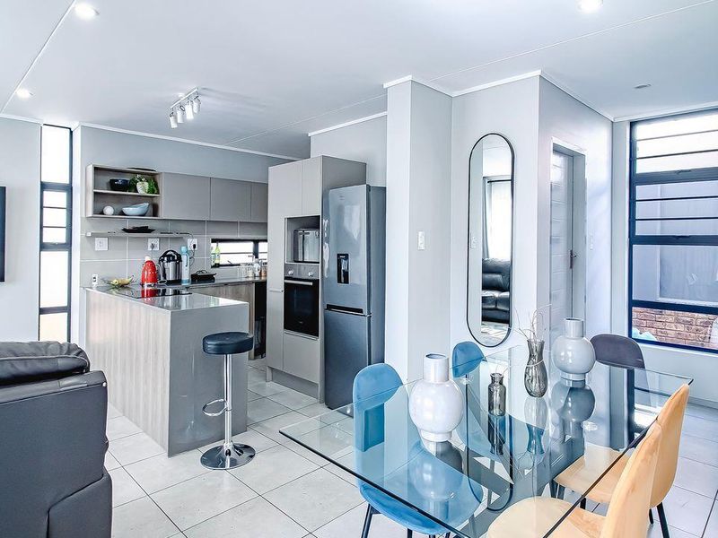 Experience Luxury Living at The Manhattan Lifestyle Estate - Photo 6