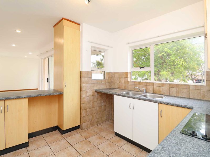 Light-Filled 2 Bed, 2 Bath Apartment Overlooking Pool & Tranquil Atmosphere - Photo 3