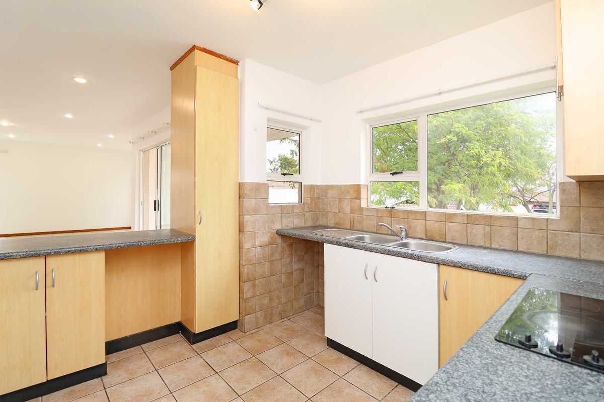 Light-Filled 2 Bed, 2 Bath Apartment Overlooking Pool & Tranquil Atmosphere - Photo 3
