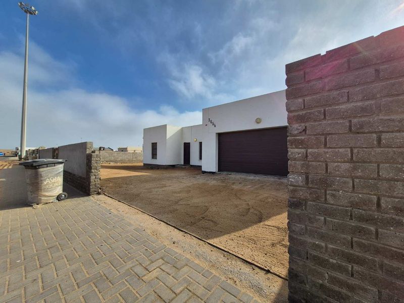 Kuisebmond, Walvis Bay:  3 Bedr Home is for Sale - Photo 2