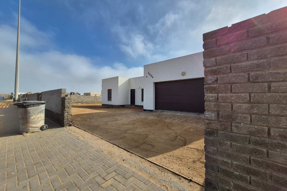Kuisebmond, Walvis Bay:  3 Bedr Home is for Sale - Photo 2