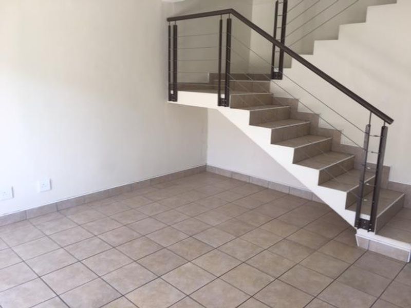 DUPLEX TOWNHOUSE FOR SALE IN KLEIN WINDHOEK!!! CC REGISTERED!!! - Photo 3