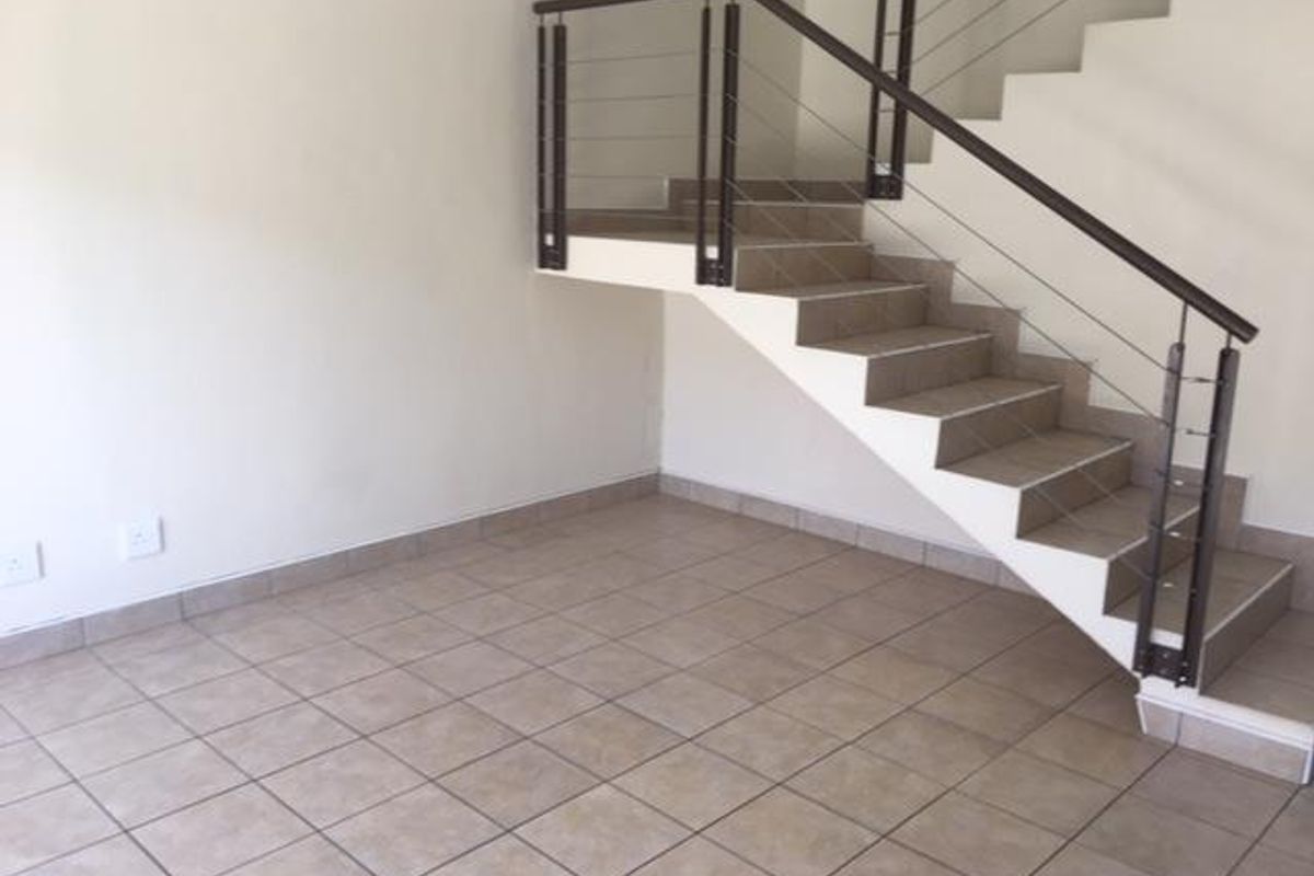 DUPLEX TOWNHOUSE FOR SALE IN KLEIN WINDHOEK!!! CC REGISTERED!!! - Photo 3